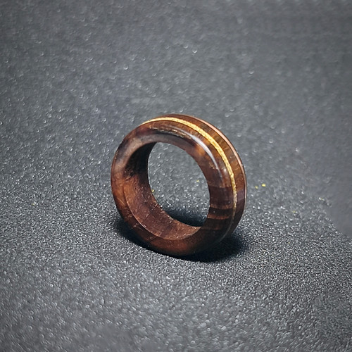 حلقه انگشتری چوبی Ring. دستساز. چوب کایو kayo. آذین مرکزی به انتخاب شما. مدل teyda