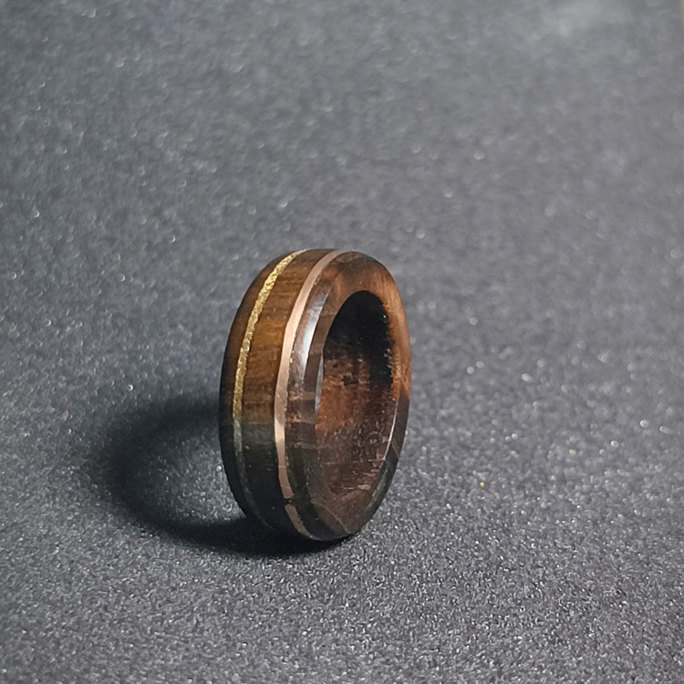 حلقه انگشتری چوبی Ring. دستساز. چوب کایو kayo. آذین مرکزی به انتخاب شما. مدل teyda